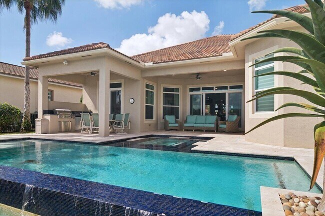 Building Photo - 17120 SW Ambrose Way