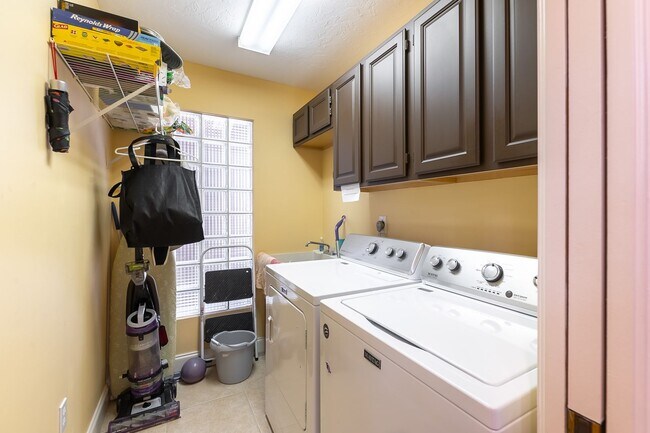 Building Photo - Beautiful 2-Bed Pool Home with Deeded Golf...