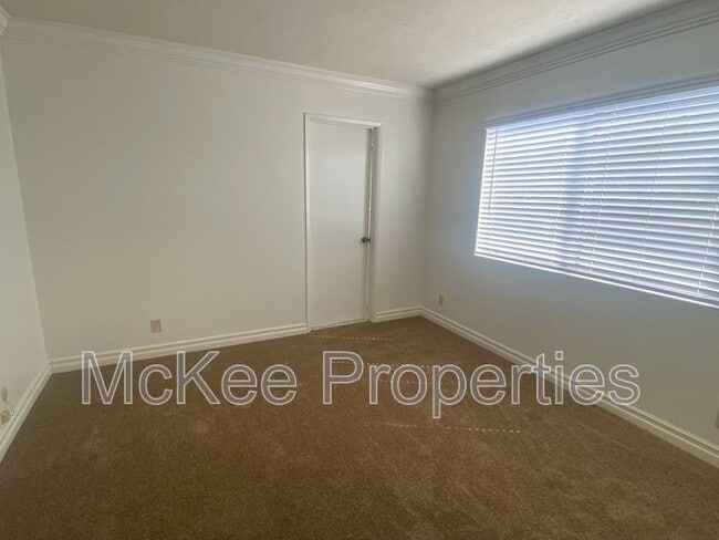 Building Photo - 5430 Linda Vista Rd