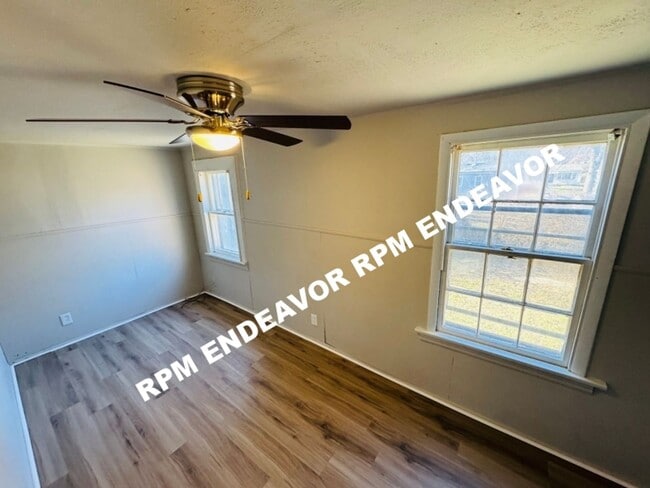 Building Photo - “Move-In Ready 2BR St. Louis Home with Bonus Room"