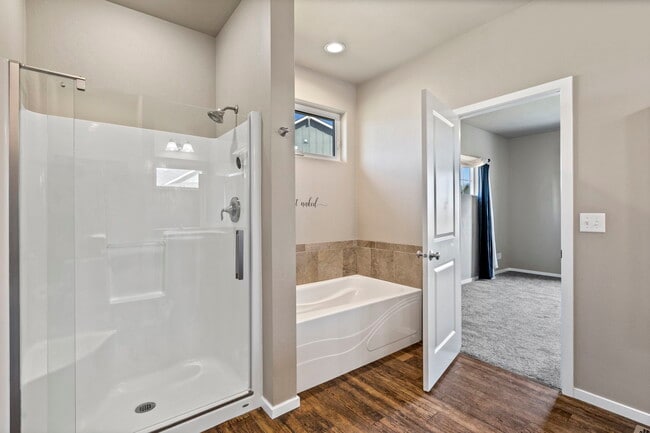 Building Photo - 910 W Chaperon Peak Dr