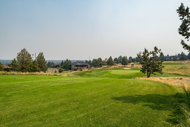 Building Photo - Beautiful Eagle Crest Home with Stunning Views and High-End Features!