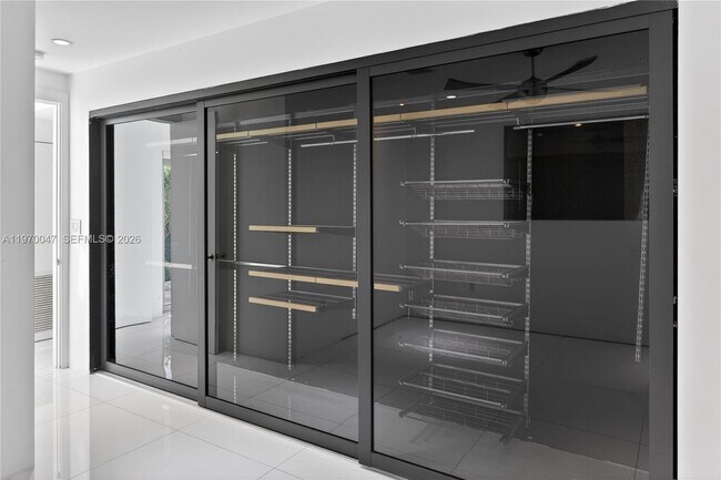 Building Photo - 1000 N Shore Dr