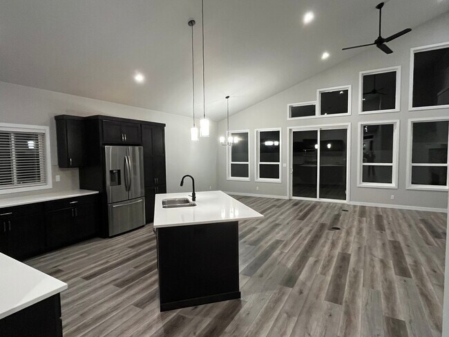 Building Photo - 1520 W Moselle Dr