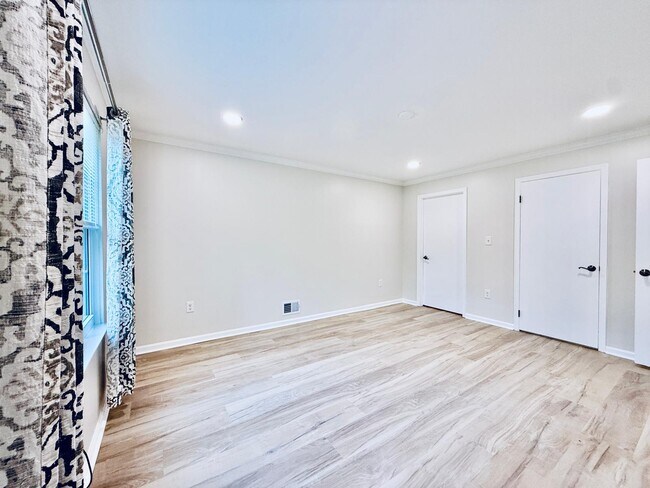 Building Photo - 13 Cypress Ct