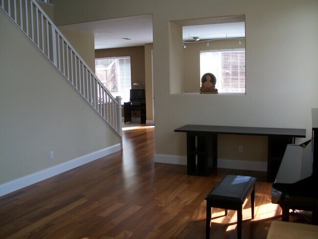 Building Photo - "Limited Time Move-in Special" to the pros...