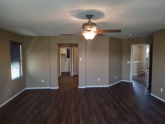 Building Photo - Beautiful 4 Bedroom - 2.5 Bath with Lots o...