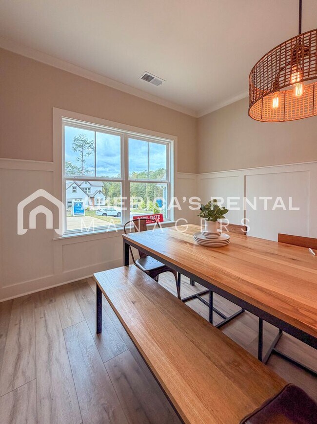 Building Photo - Luxury Meets Convenience: New 4 Bed, 3.5 B...