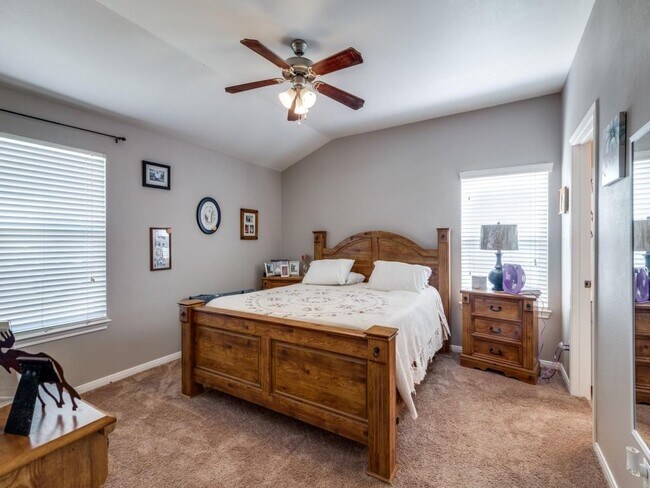 Building Photo - 9651 Oak Hill Dr