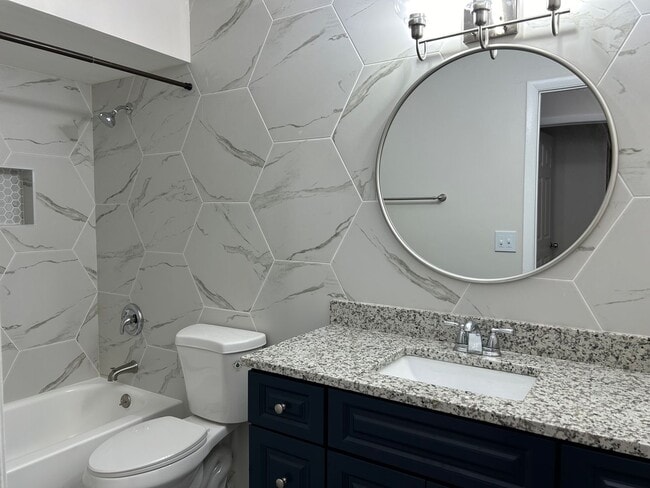 Building Photo - Water view - Pool home