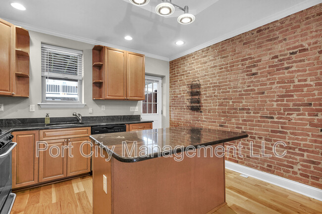 Building Photo - 131 S Bouldin St