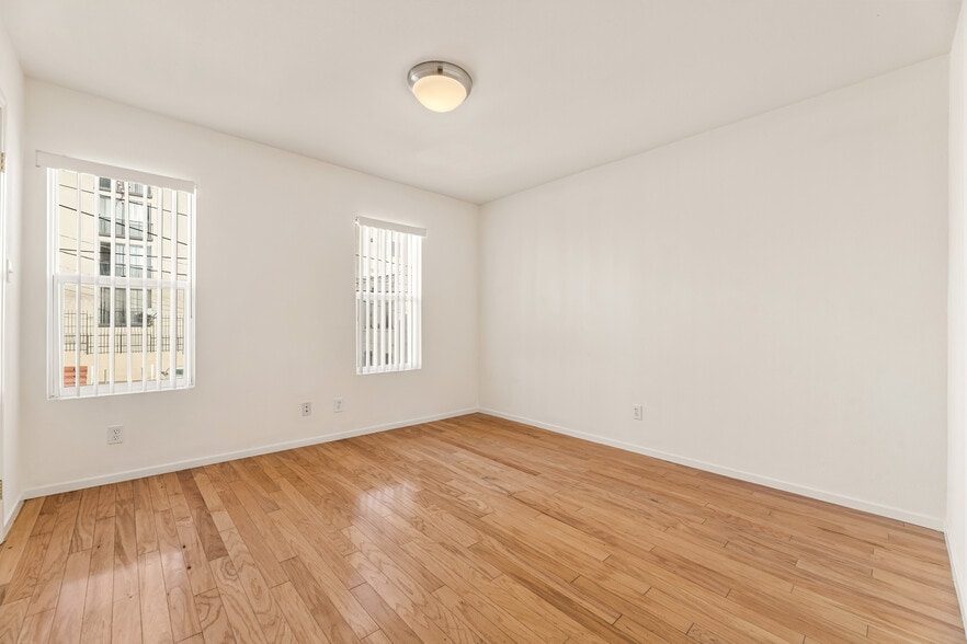 Back bedroom - 3611 1/2 W 4th St