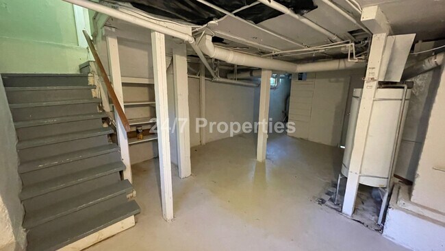 Building Photo - Nostalgic 2 BD | 2 BA House w/ Large Backy...
