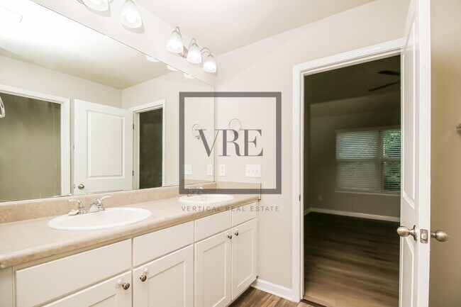 Building Photo - 133 Avonwood Cir