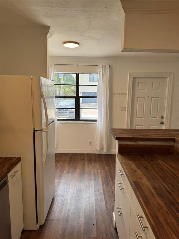 Building Photo - 520 NE 58th St