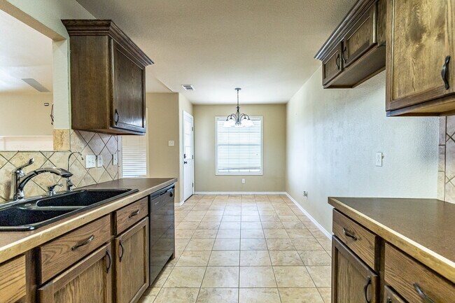 Building Photo - Cute 3 bedroom 2 bath in Frenship School District