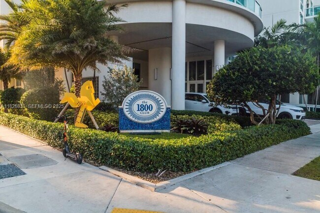 Building Photo - 1800 N Bayshore Dr