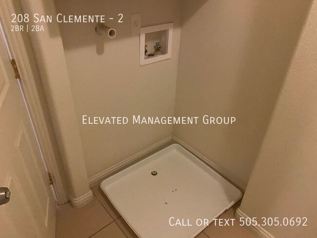 Building Photo - 208 San Clemente Ave