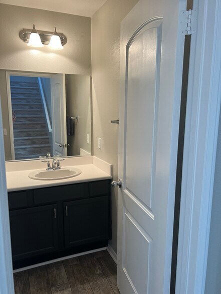 Building Photo - 37435 Paseo Tulipa