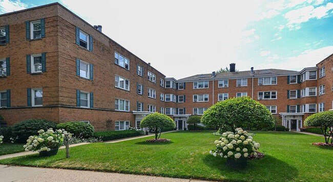 Building Photo - 524 Michigan Ave