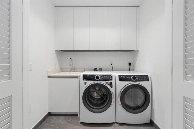 Building Photo - 3015 S Ysabella Ave