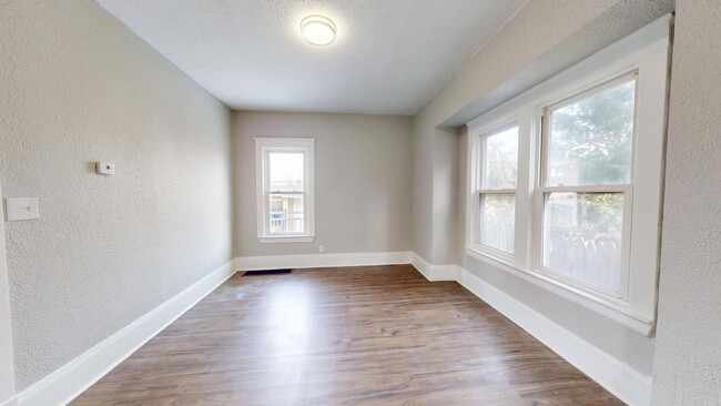 Building Photo - Lease to own! 5 bedroom/1 bath, Old Brooklyn.