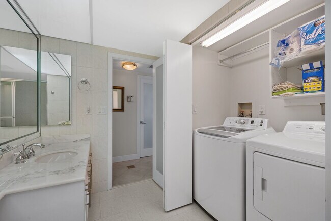 Building Photo - 19707 Turnberry Way