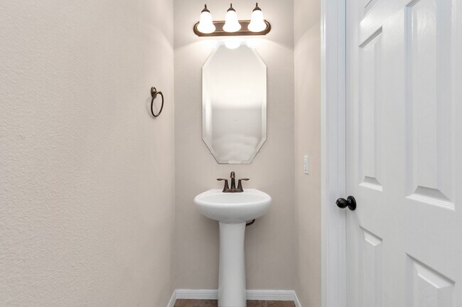 Building Photo - 5635 Round Robin Dr