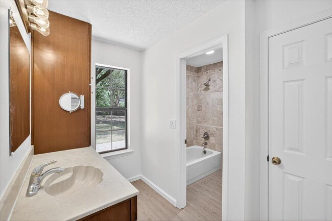 Building Photo - 12 Corbin Ct