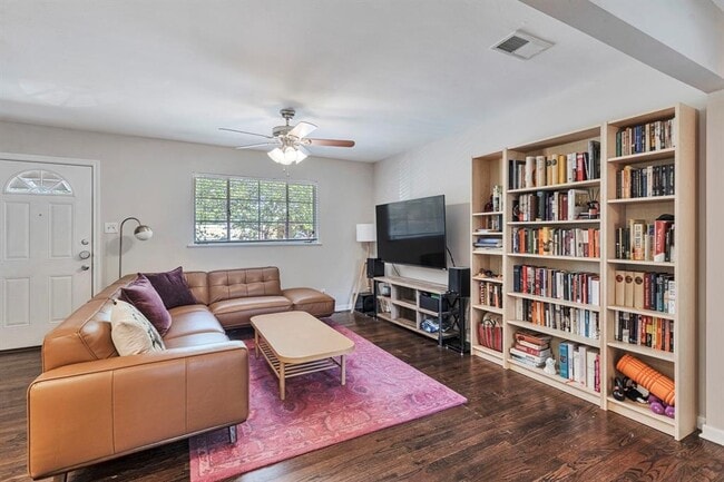 Building Photo - 1715 W St Johns Ave