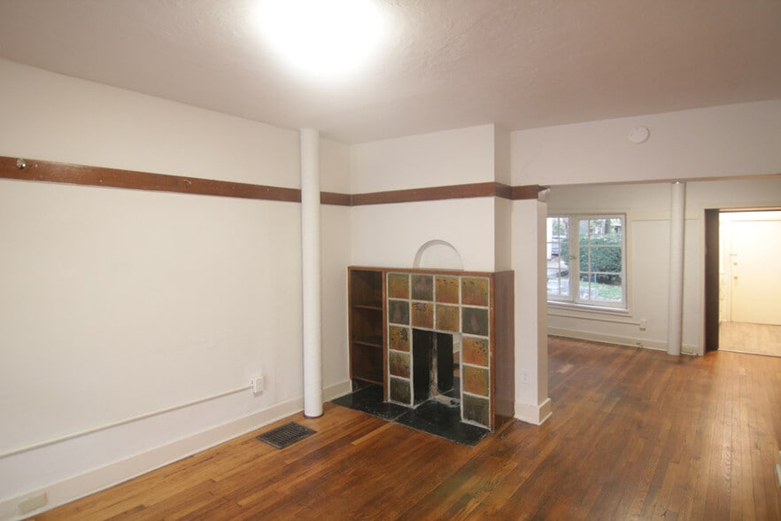 Building Photo - 425 Biddle Ave