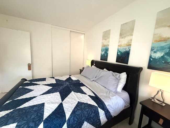 Building Photo - 3050 NW 42nd Ave