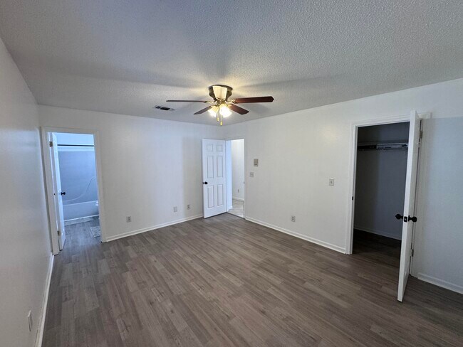 Building Photo - 6868 E Bay Blvd