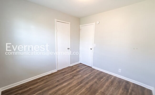 Building Photo - 1921 Dabbs Ave