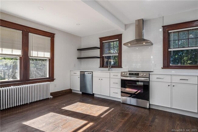 Building Photo - 18 Graves Ave