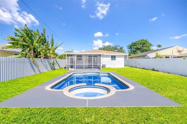 Building Photo - 2318 Scott St