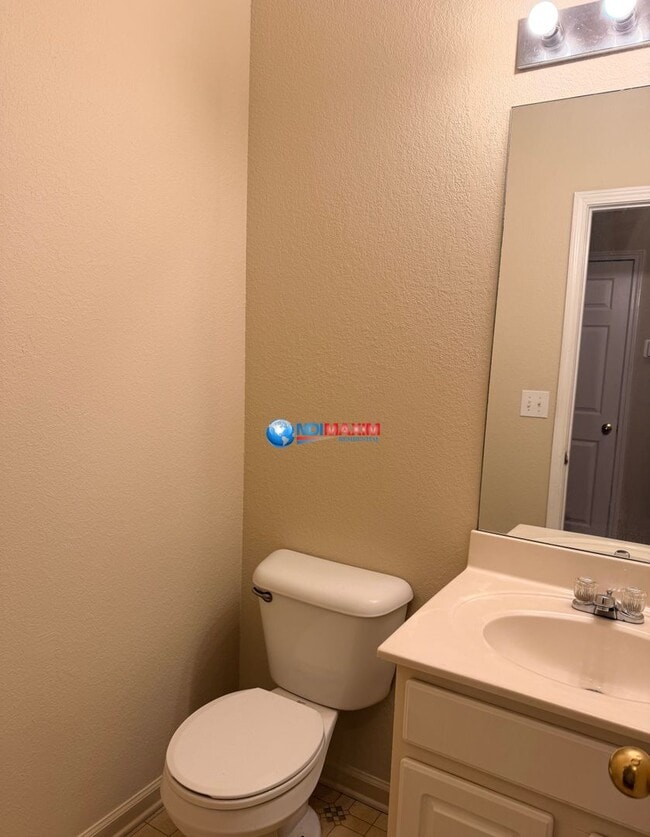 Building Photo - Spacious 3-bedroom townhouse in Riverdale