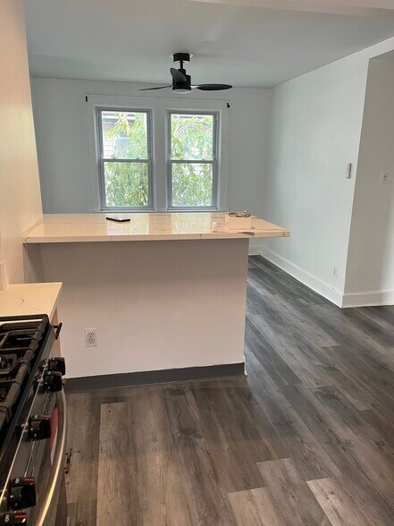 Building Photo - 337 Saint Lawrence Ave