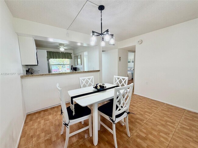 Building Photo - 1203 Bahama Bend
