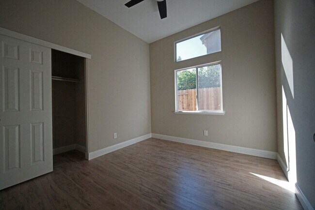 Building Photo - Beautifully remodeled 4 bedroom, 2 bathroo...