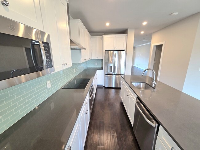 Building Photo - 820 Fern Pl NW