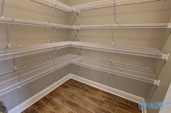 Building Photo - 22947 Pin Oak Dr