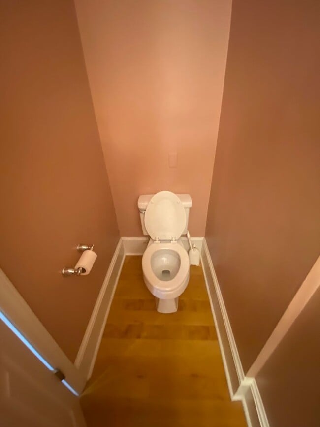 Building Photo - Beautiful 3 BR/2.5 BA Waterfront Home on Trent River!