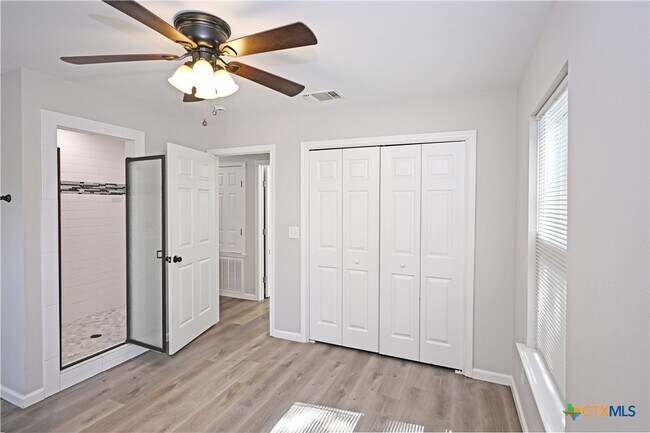 Building Photo - 438 Forshage Blvd