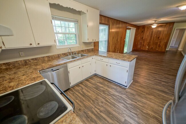 Building Photo - 3/2 Home in Killearn Estates