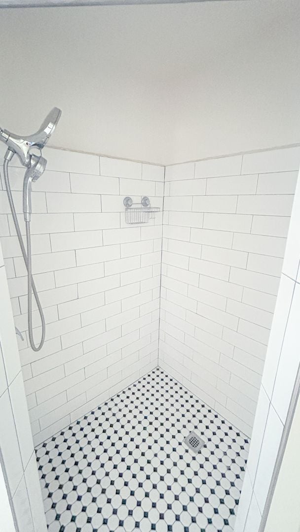 Building Photo - For rent! This charming 4-bedroom, 3-bathr...