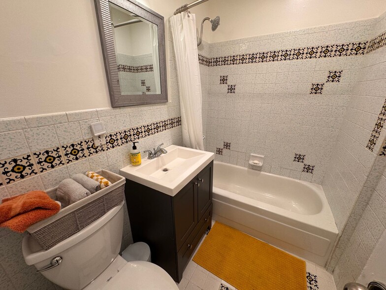 Building Photo - 1789 Walworth Ave