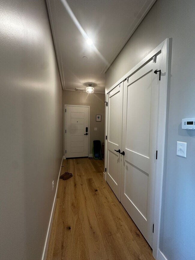 Building Photo - Spacious 2 Bed, 2 Bath Luxury Condo with Downtown Boston Views