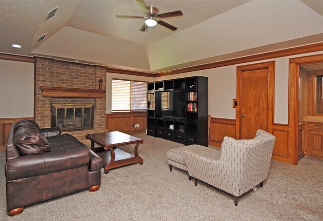 Building Photo - 15007 Pebble Bend Dr