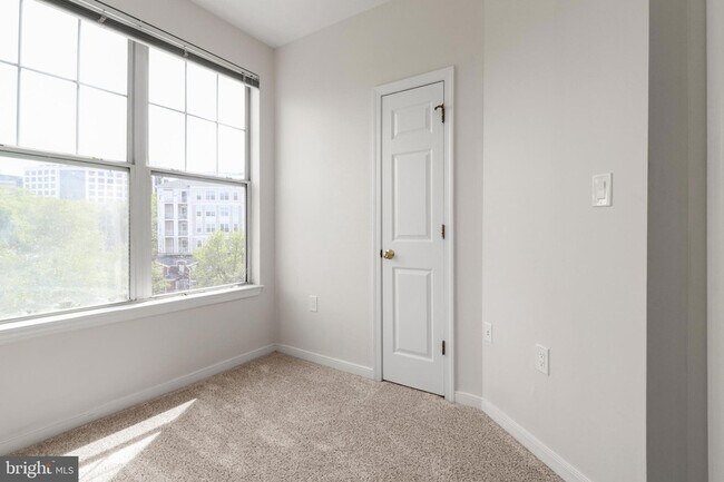Building Photo - 1641 International Dr